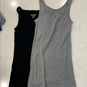 2 tank tops black and grey